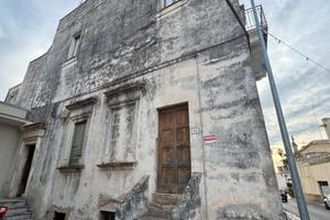 Lequile Palazzo Indipendente con giardino