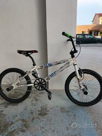 Bicicletta BMX da ragazzo freestyle 