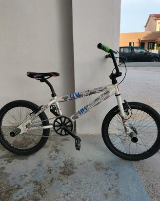 Bicicletta BMX da ragazzo freestyle 
