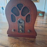 Radio in legno, stile vintage