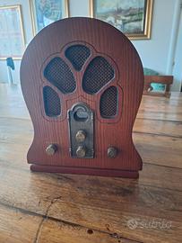 Radio in legno, stile vintage