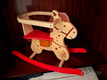 Dondolo in legno come nuovo