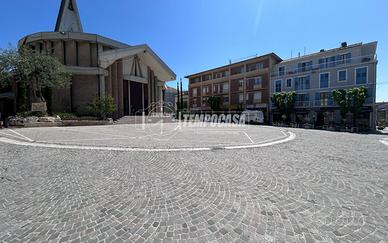 POSTO AUTO COPERTO IN CENTRO A NUMANA