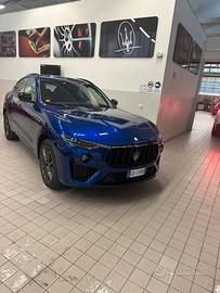 Maserati levante modena 430 CV v6
