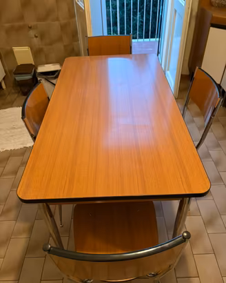 Tavolo formica con 4 sedie