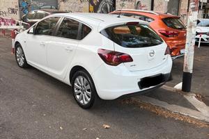 Opel astra j