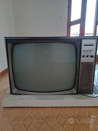 Televisione marca Carter. 