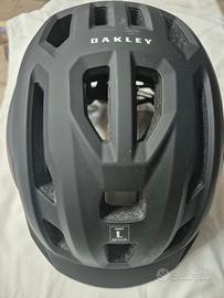 Casco oakley ARO3