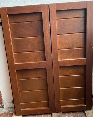 Portellone a due ante in legno massello