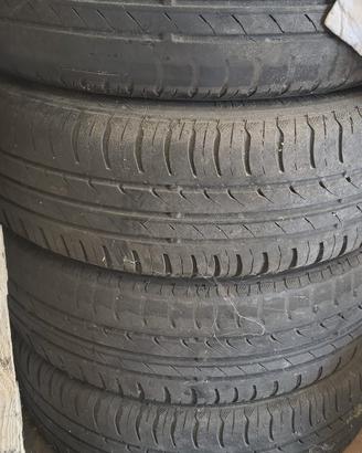Gomme auto