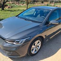 Volkswagen Golf 8 2.0 TDI 150CV – Perfetta, Taglia