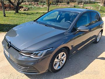 Volkswagen Golf 8 2.0 TDI 150CV – Perfetta, Taglia