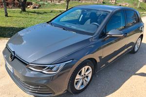 Volkswagen Golf 8 2.0 TDI 150CV – Perfetta, Taglia