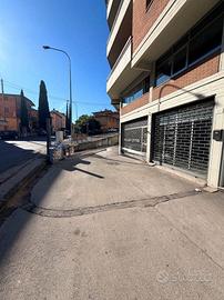 Negozio-ufficio 78m2 con tre vetrine