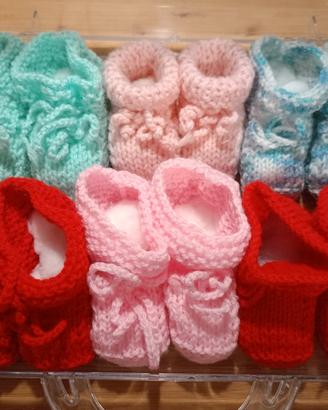 scarpine da neonato in lana fatte a mano 