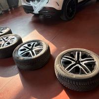 Cerchi in lega18” mercedes gla con gomme invernali