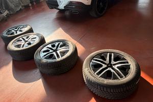 Cerchi in lega18” mercedes gla con gomme invernali