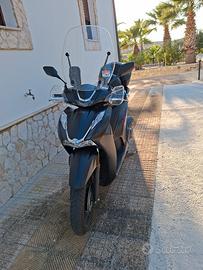 moto  scooter  sh 350