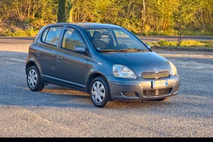 Toyota yaris anno 2004 cc 1000 benzina