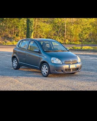 Toyota yaris anno 2004 cc 1000 benzina