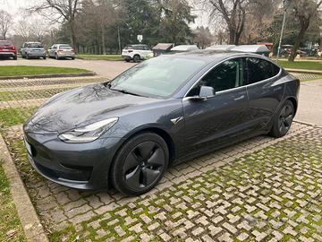 Tesla Model 3 standard range plus