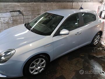ALFA GIULIETTA 2015 COME NUOVA