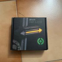 Luce posteriore per bici con freccia