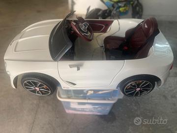 macchina elettrica per bambini. 