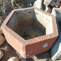 Fioriera in cemento esagonale