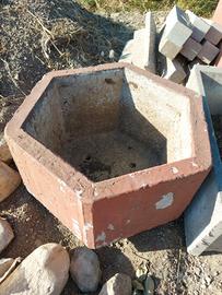 Fioriera in cemento esagonale