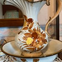 Brocca con catino lavamani. Ceramica di Bassano