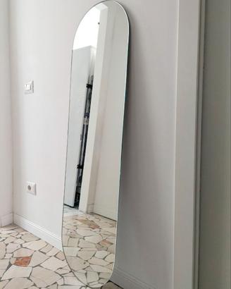Specchio ovale a capsula a figura intera
