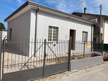 Casa indipendente ristrutturata con corte - Glorie