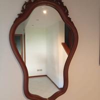 specchio antico con cornice il legno