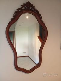 specchio antico con cornice il legno