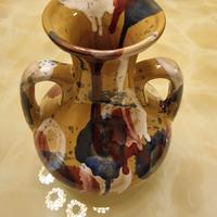 Vaso decorato in terracotta smaltata