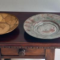 piatti  vecchi di metallo