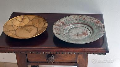 piatti  vecchi di metallo