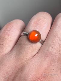 Anello con pietra naturale corniola