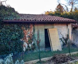 Rustico di cielo terra , con terreno e stalla