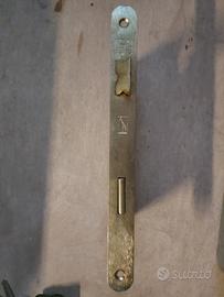 Serratura da incasso per porta interna chiave