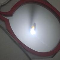 Specchio con cornice rossa