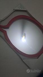 Specchio con cornice rossa