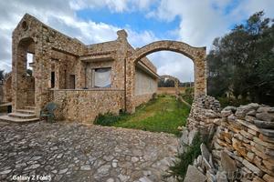 GROTTAGLIE - Villa rustica in pietra