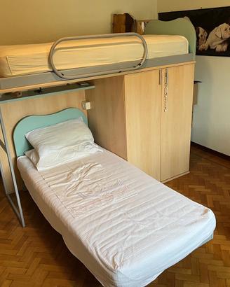 Cameretta bimbi con letto a soppalco di falegname