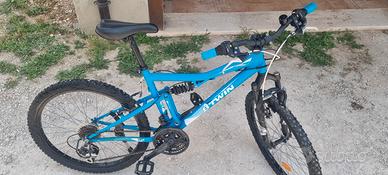 Bicicletta mountain bike 