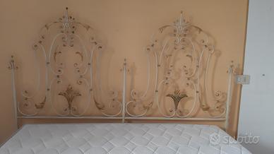 Antica testiera lavorata in ferro battuto