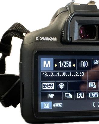 Canon EOS 1300D + obiettivo 18-55 mm + acessori