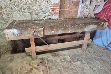 Banco da falegname antico in legno massiccio 