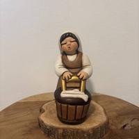 Lavandaia presepe Giubileo Thun